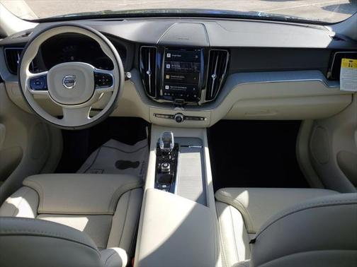 2025 Volvo XC60 B5 Ultra