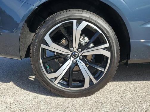 2025 Volvo XC60 B5 Ultra