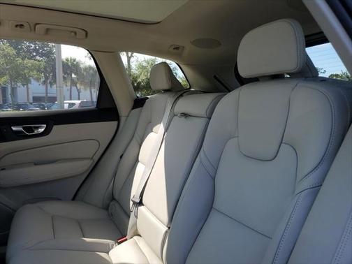 2025 Volvo XC60 B5 Ultra
