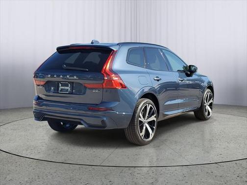 2025 Volvo XC60 B5 Ultra