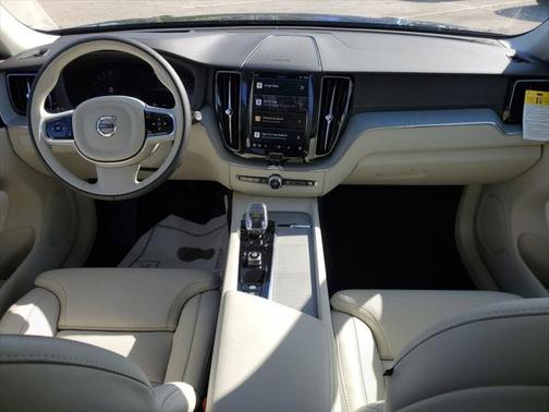 2025 Volvo XC60 B5 Ultra