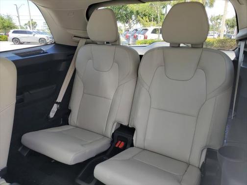 2025 Volvo XC90 B5 Plus