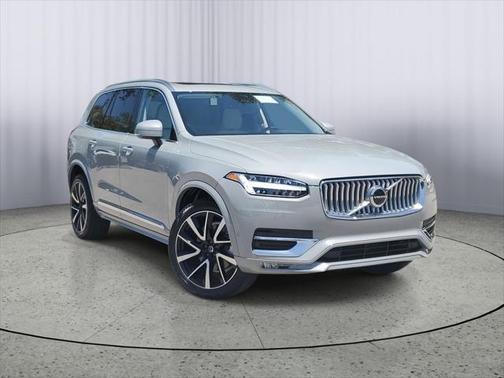 2025 Volvo XC90 B5 Plus