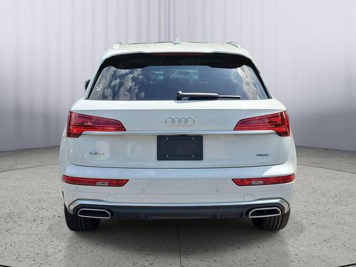 Glacier White Metallic 2024 Audi Q5 e 55 S line Premium Plus