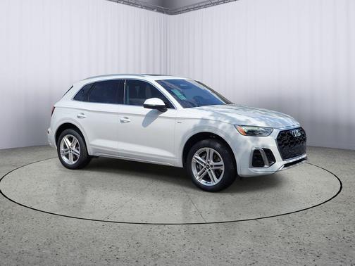 Glacier White Metallic 2024 Audi Q5 e 55 S line Premium Plus