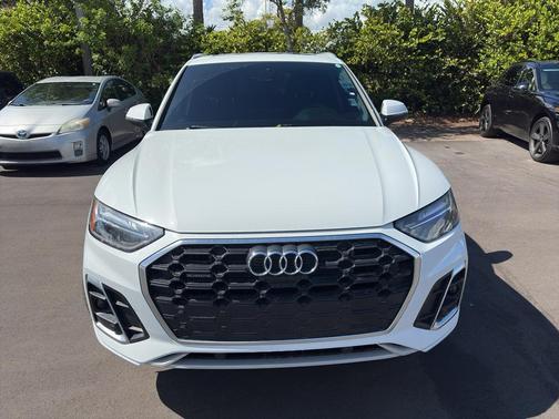 Glacier White Metallic 2024 Audi Q5 e 55 S line Premium Plus