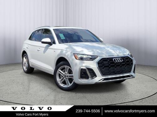 Glacier White Metallic 2024 Audi Q5 e 55 S line Premium Plus