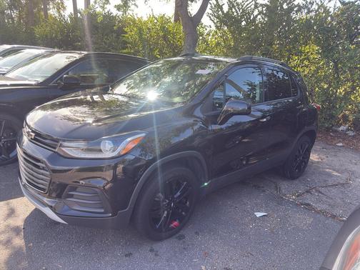 Mosaic Black Metallic 2019 Chevrolet Trax LT