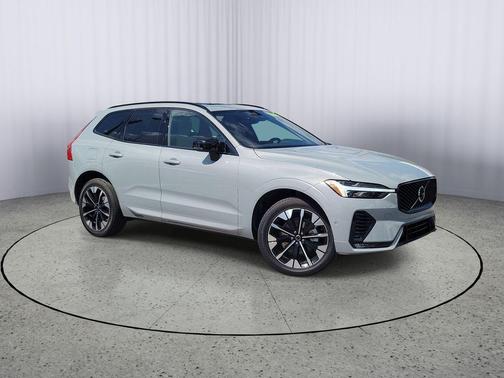 Vapour Grey Metallic 2026 Volvo XC60 B5 Plus