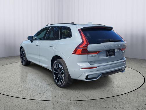 Vapour Grey Metallic 2026 Volvo XC60 B5 Plus