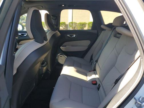 2026 Volvo XC60 Core