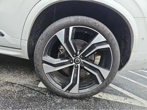 2024 Volvo XC90 B6 Ultimate Bright Theme 7-Seater