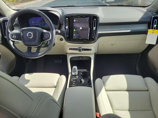 2025 Volvo XC40 B5 Plus Bright Theme