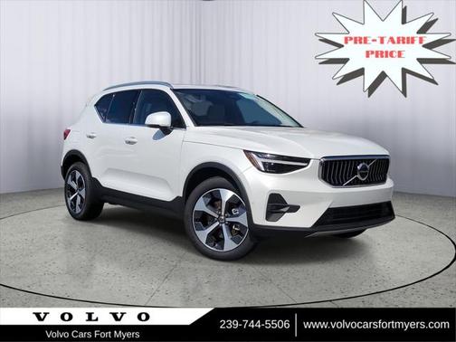 2025 Volvo XC40 B5 Plus Bright Theme
