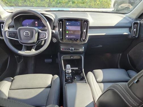 2025 Volvo XC40 B5 Plus Bright Theme