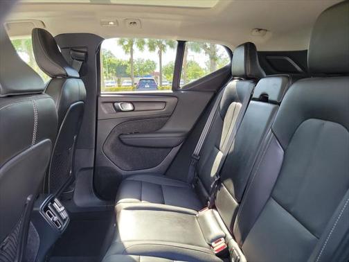 2025 Volvo XC40 B5 Plus Bright Theme