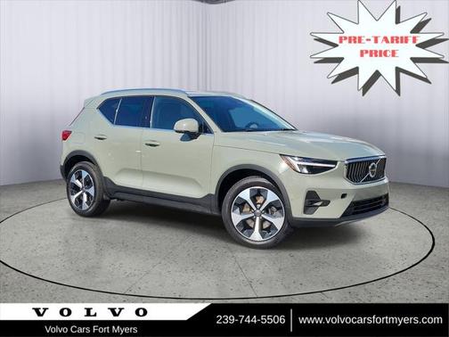 2025 Volvo XC40 B5 Plus Bright Theme