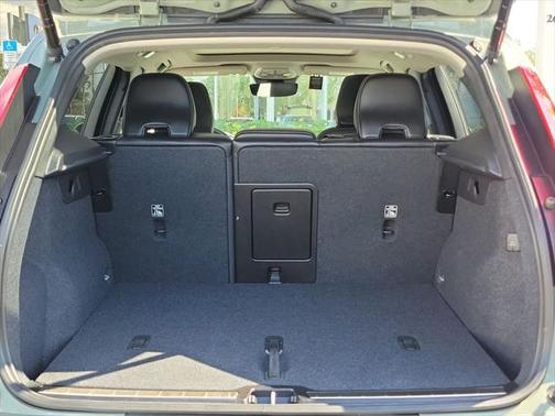 2025 Volvo XC40 B5 Plus Bright Theme