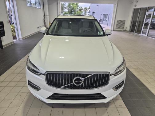 Crystal White Metallic 2020 Volvo XC60 T5 Inscription