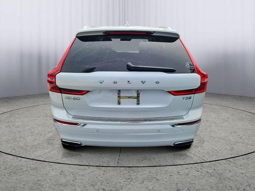 Crystal White Metallic 2020 Volvo XC60 T5 Inscription