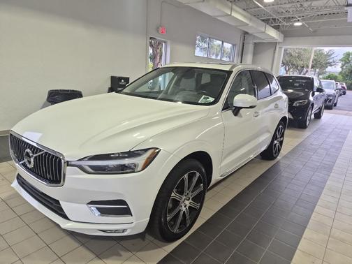 Crystal White Metallic 2020 Volvo XC60 T5 Inscription