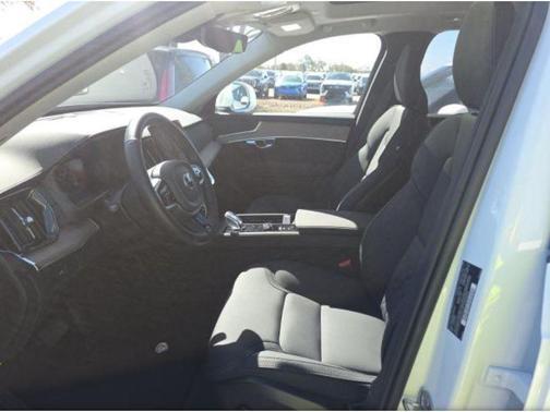 2025 Volvo XC90 B5 Plus 7-Seater