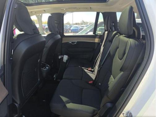 2025 Volvo XC90 B5 Plus 7-Seater