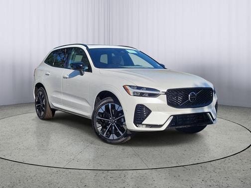 Crystal White Metallic 2026 Volvo XC60 B5 Plus