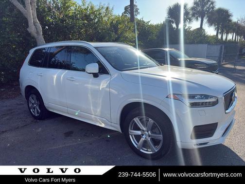 2021 Volvo XC90 T5 Momentum