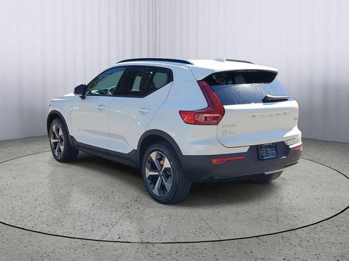 2026 Volvo XC40 B5 Plus
