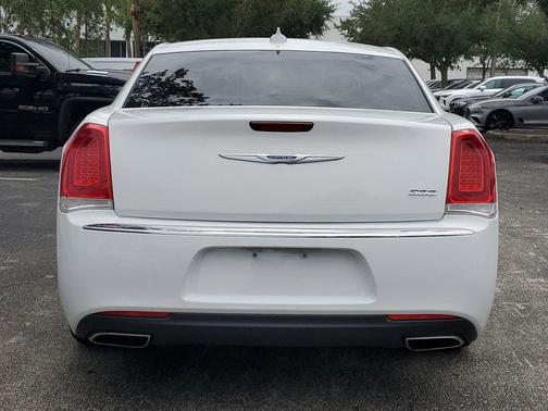 2020 Chrysler 300 Touring
