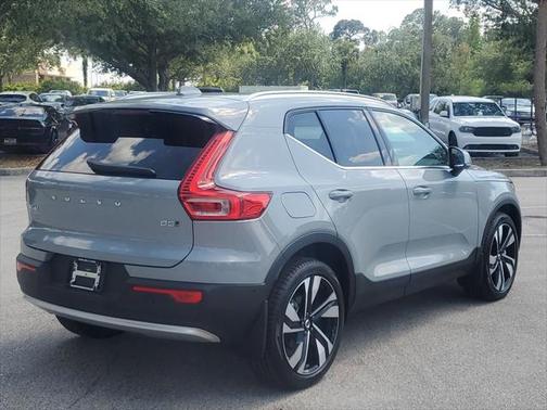 2025 Volvo XC40 B5 Ultra Bright Theme