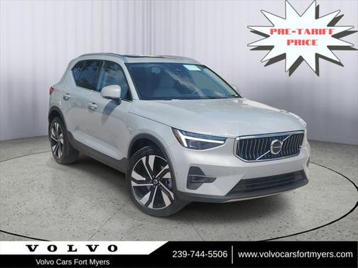 2025 Volvo XC40 B5 Ultra Bright Theme