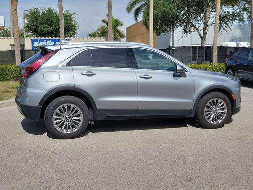 Argent Silver Metallic 2025 Cadillac XT4 Premium Luxury