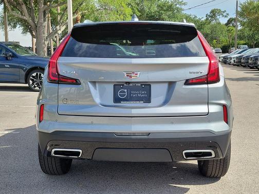 Argent Silver Metallic 2025 Cadillac XT4 Premium Luxury