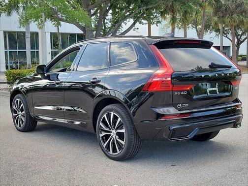 2025 Volvo XC60 B5 Plus