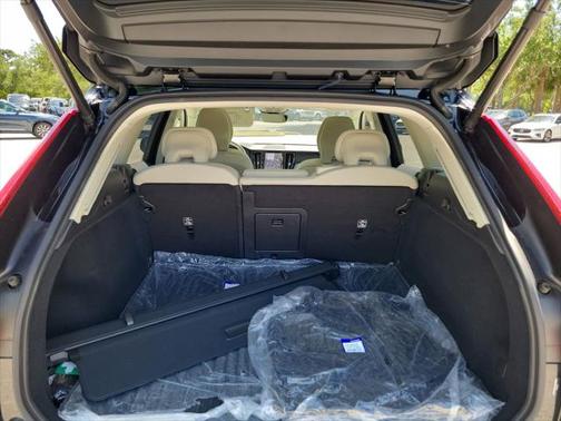 2025 Volvo XC60 B5 Plus