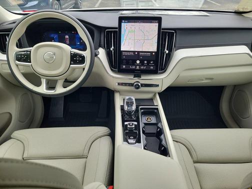 Crystal White Metallic 2026 Volvo XC60 B5 Ultra