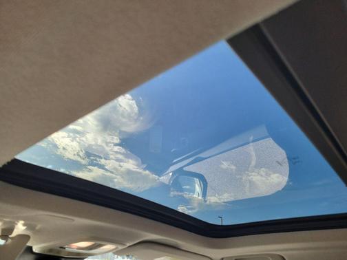 Crystal White 2026 Volvo XC40 Core, B5 AWD Gas (mild hybrid), Dark