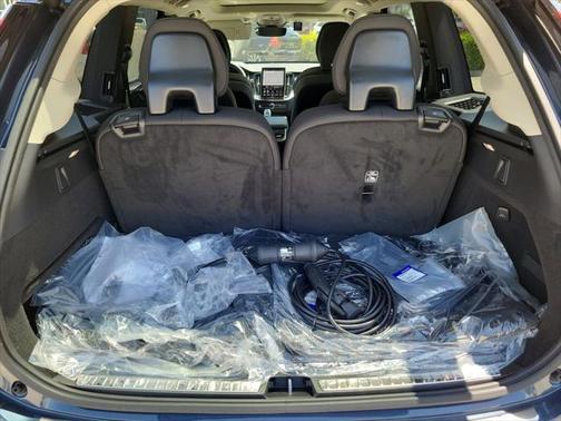 2025 Volvo XC90 Plug-In Hybrid T8 Plus 6-Seater