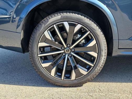 2025 Volvo XC90 Plug-In Hybrid T8 Plus 6-Seater