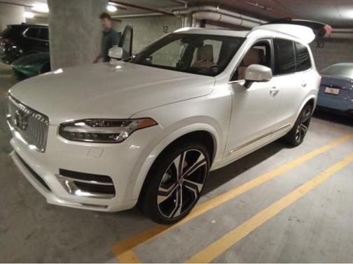 2024 Volvo XC90 B6 Ultimate Bright Theme 7-Seater