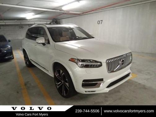 2024 Volvo XC90 B6 Ultimate Bright Theme 7-Seater