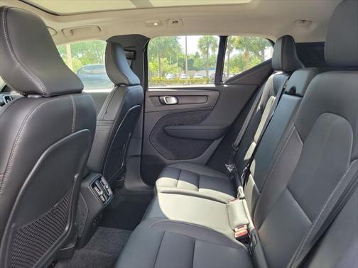 2025 Volvo XC40 B5 Plus Dark Theme