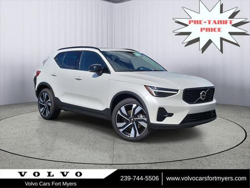 2025 Volvo XC40 B5 Plus Dark Theme