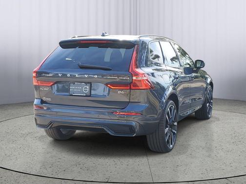 2023 Volvo XC60 B6 Ultimate Dark Theme