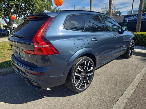 2023 Volvo XC60 B6 Ultimate Dark Theme