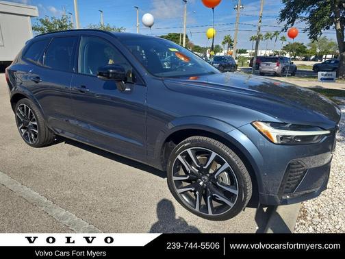 2023 Volvo XC60 B6 Ultimate Dark Theme