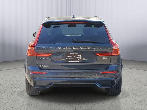 2023 Volvo XC60 B6 Ultimate Dark Theme