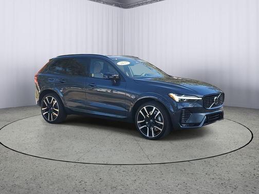 2023 Volvo XC60 B6 Ultimate Dark Theme